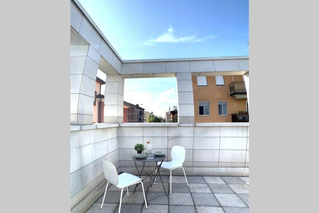 Balkón alebo terasa v ubytovaní Charming studio next to Fiera with Terrace and parking