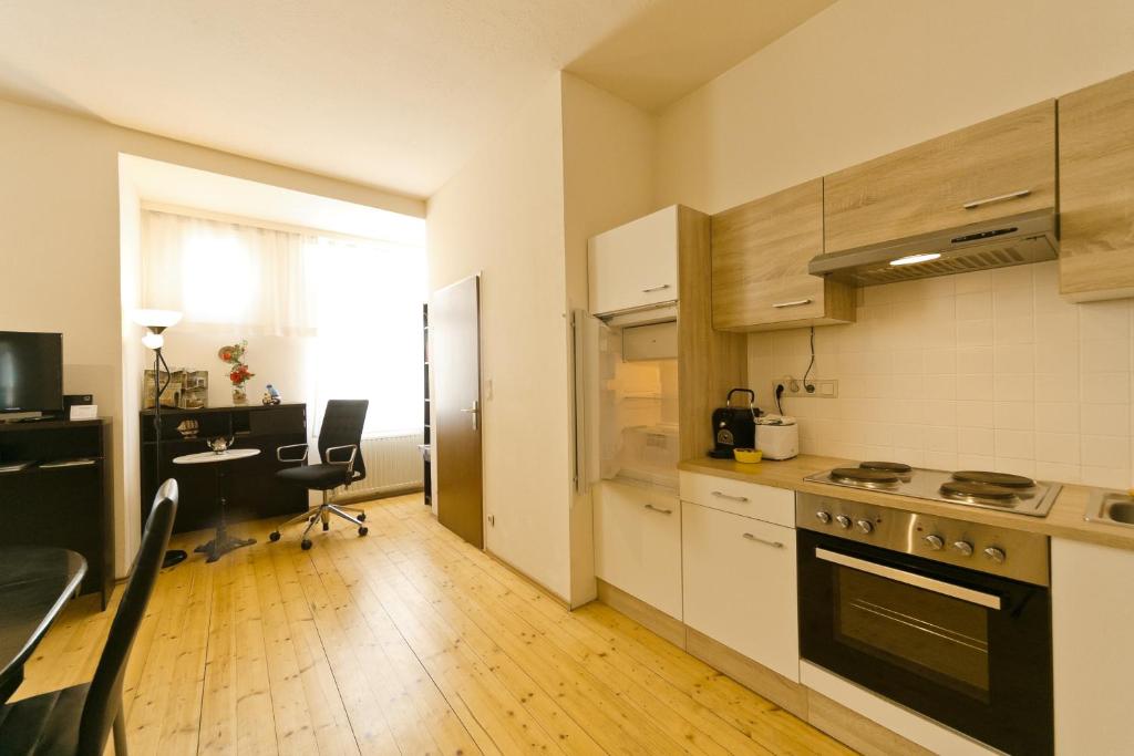 Kuchyňa alebo kuchynka v ubytovaní Apartments in Vienna near Schönbrunn & Westbahnhof - Keyless Check-In