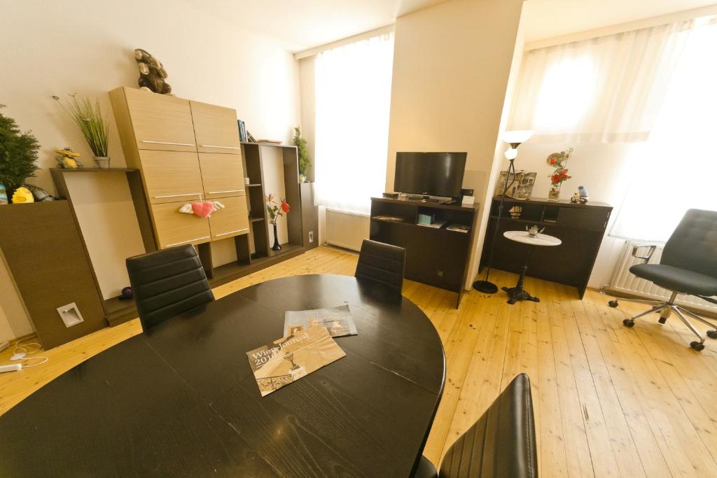 Televízia a/alebo spoločenská miestnosť v ubytovaní Apartments in Vienna near Schönbrunn & Westbahnhof - Keyless Check-In