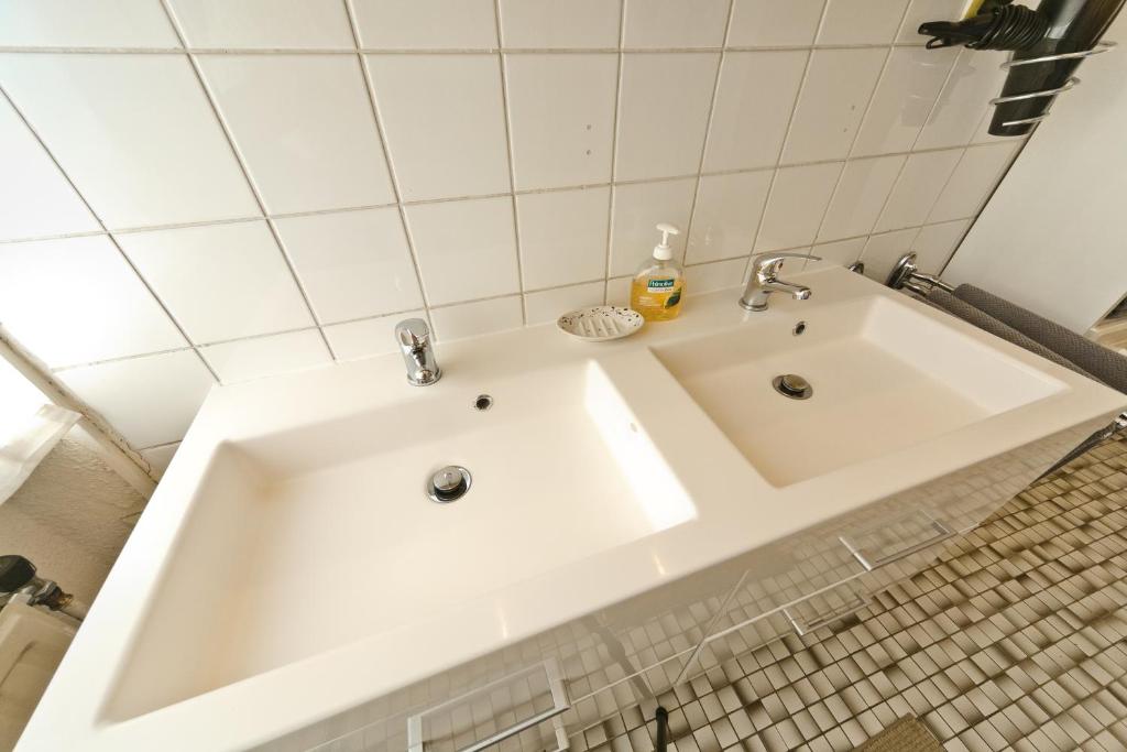 Kúpeľňa v ubytovaní Apartments in Vienna near Schönbrunn & Westbahnhof - Keyless Check-In