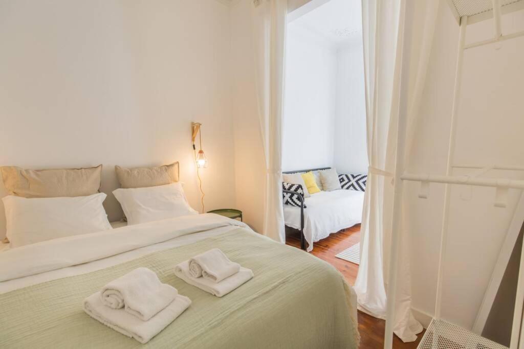 135 A - Stay in Tranquil Flat in Alfama near Sé and Castle
