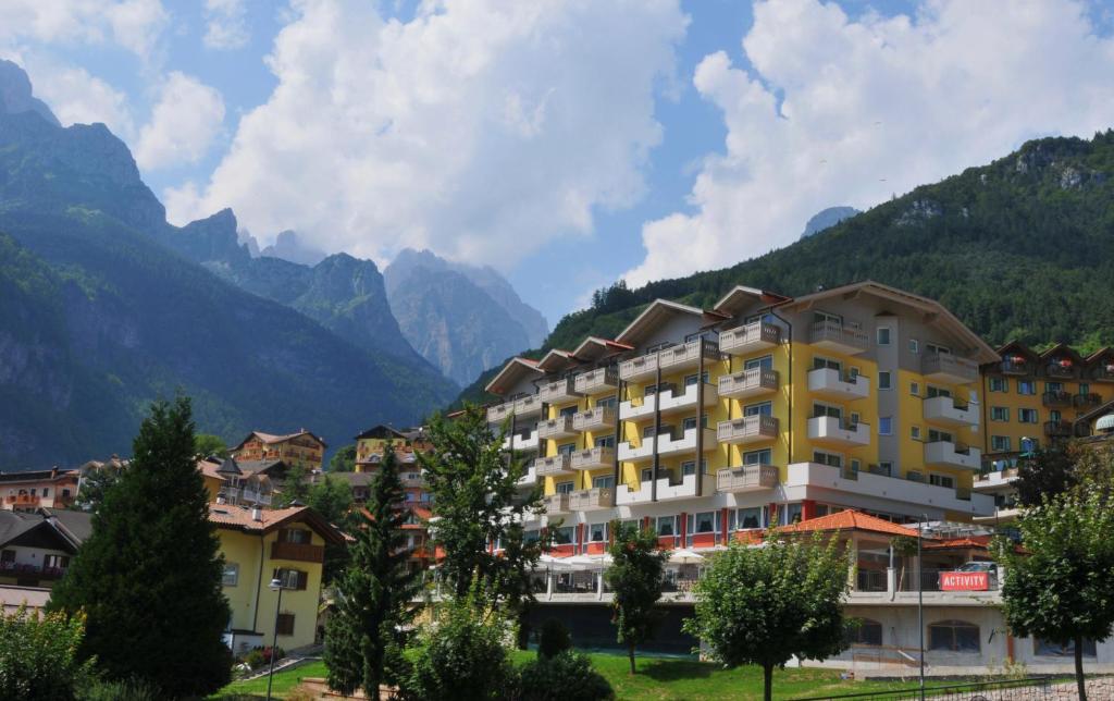 Nespecifikovaný výhled na hory nebo výhled na hory při pohledu z hotelu