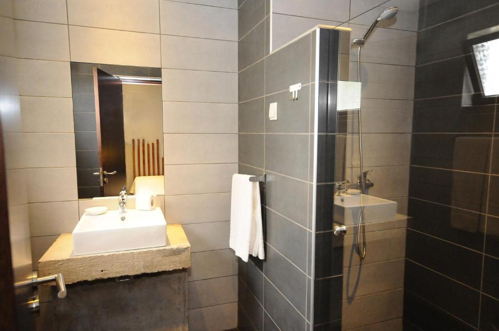 Lost & Found - Guesthouse & Suites - 5