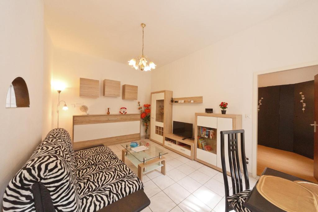 Kuchyňa alebo kuchynka v ubytovaní Apartments in Vienna near Schönbrunn & Westbahnhof - Keyless Check-In