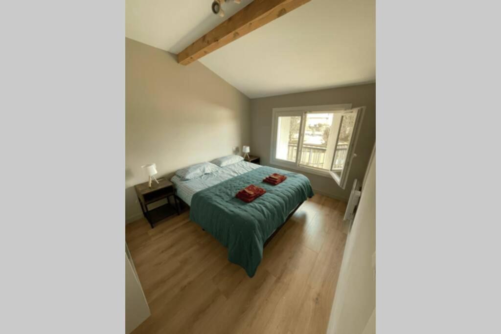 Postel nebo postele na pokoji v ubytování new construction penthouse with pool and wifi