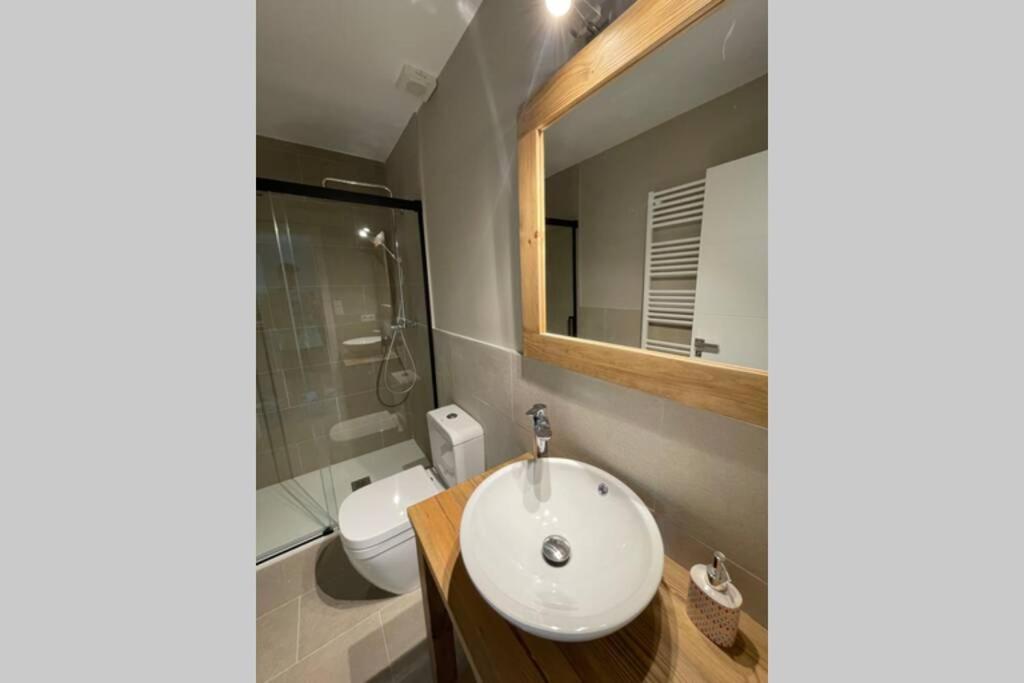 Koupelna v ubytování new construction penthouse with pool and wifi