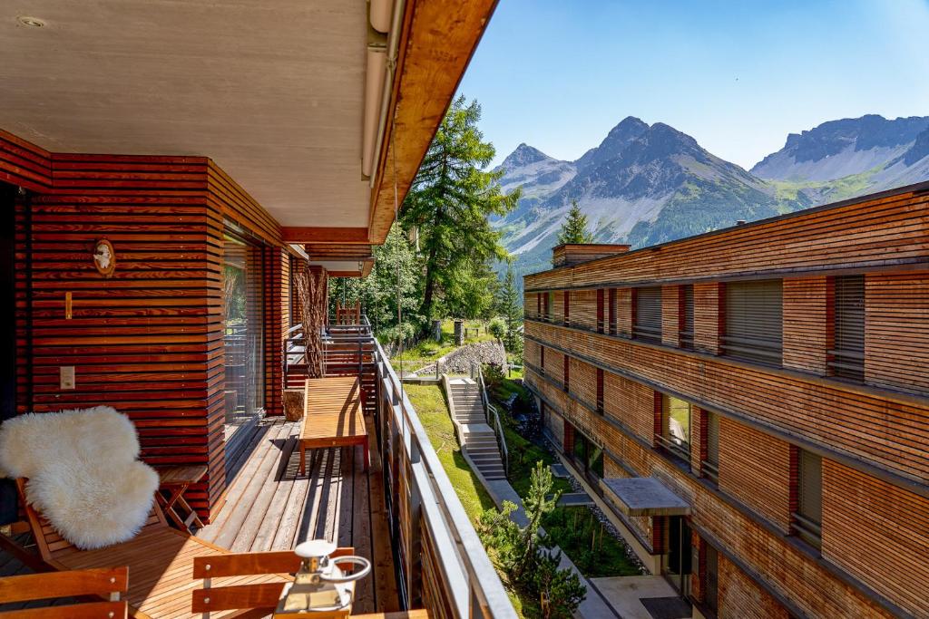 a balcony of a house with a view of mountains at Fontana in Arosa