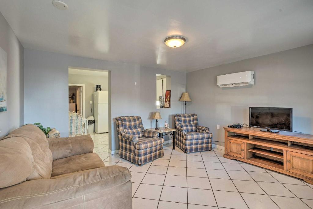 Vacation Home PetFriendly Okeechobee Home with Lake Access!, FL