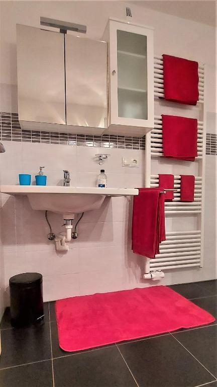 A bathroom at B&B Gasthaus Lieg