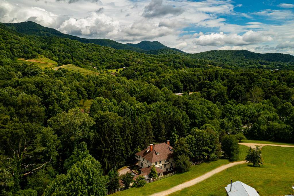 Engadine Inn and Cabins, Candler, NC
