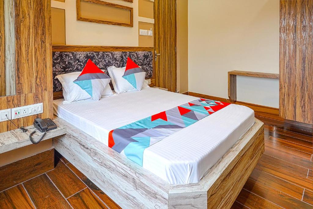 Postel nebo postele na pokoji v ubytování FabHotel Quest - Nr Quest Mall