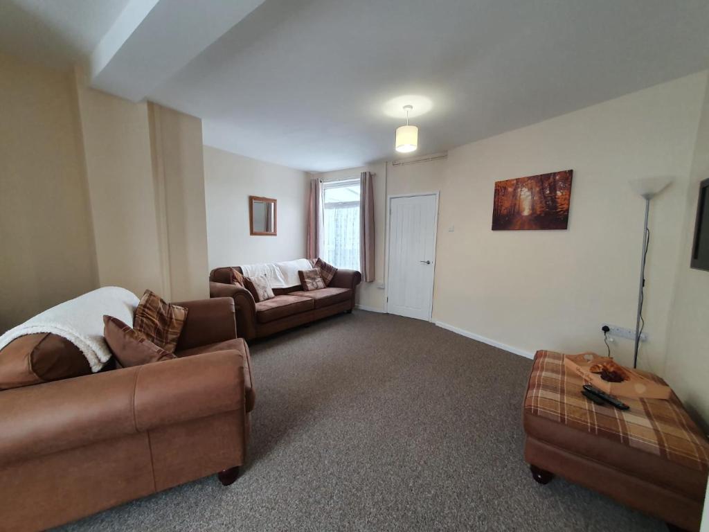 2 Bed house, Contractors & Holiday Guests Welcomed