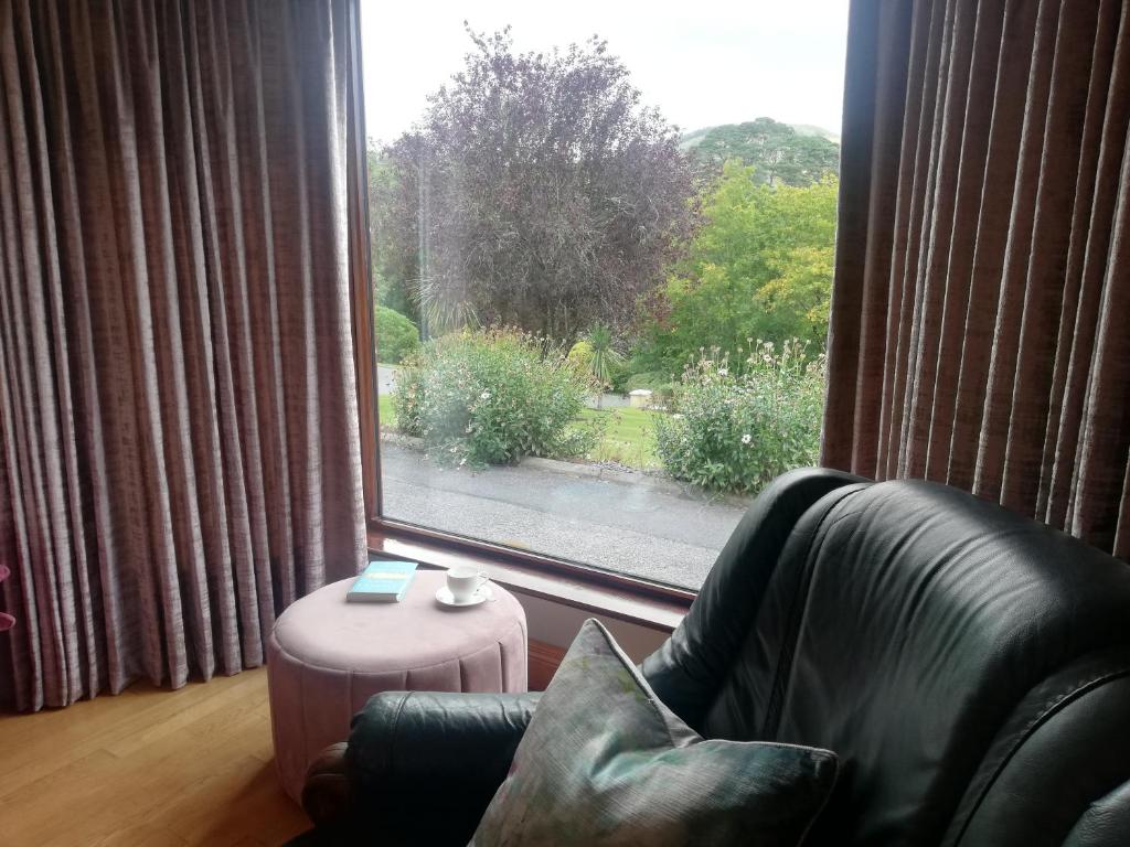 Posezení v ubytování O'Sheas Ceol Na Habhann B&B