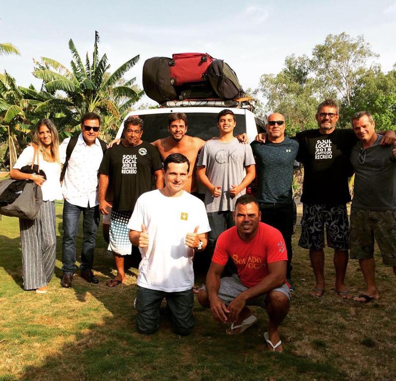 a group of people standing in front of a car at Hostal La Casa de Juan in Valle de Anton