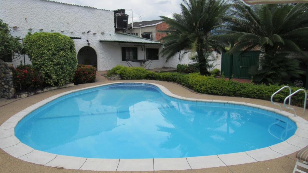 La pileta dentro o cerca de Casa con piscina en el centro de Anapoima