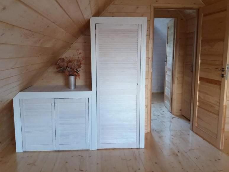 Fotografia z galérie ubytovania Szary domek nad jeziorem 2 v destinácii Kołczewo