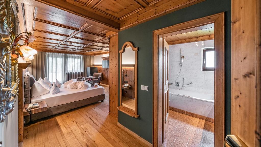 Posteľ alebo postele v izbe v ubytovaní Romantik Hotel Santer