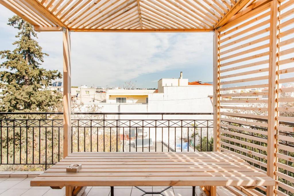 A balcony or terrace at Σοφίτα Μοναδικής Αύρας με Θέα & BBQ