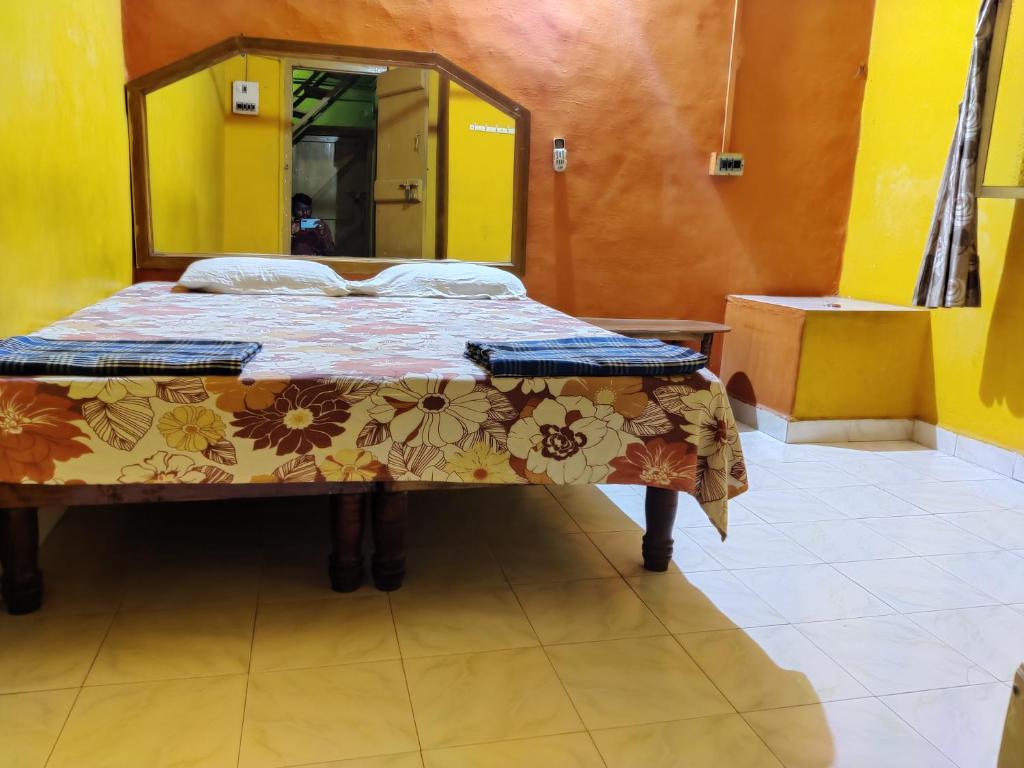 Letto o letti in una camera di Archana Guest House River View