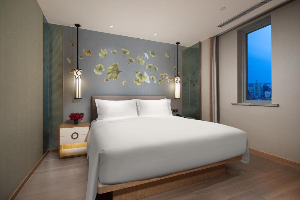 Postel nebo postele na pokoji v ubytování Crowne Plaza Shanghai Nanjing Road by IHG