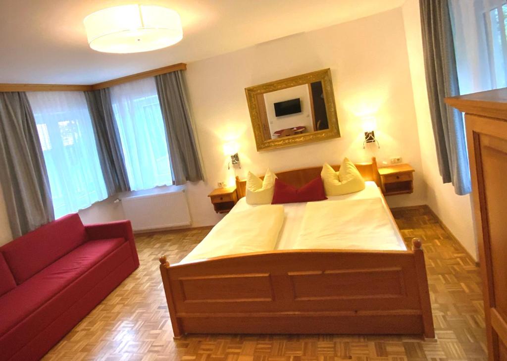 Postel nebo postele na pokoji v ubytování Gästehaus Kochelsee