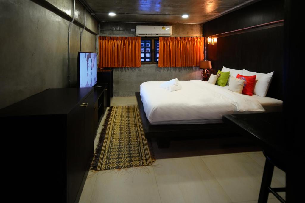 Cama ou camas em um quarto em Photohostel