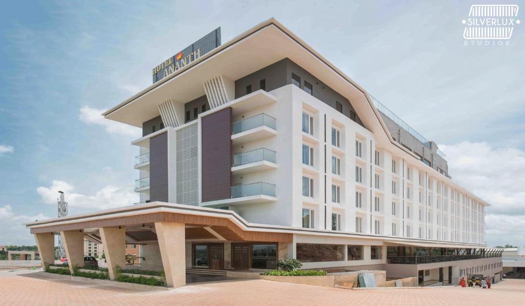 eine Darstellung eines Hotelgebäudes in der Unterkunft Ananth The Grand in Hubli