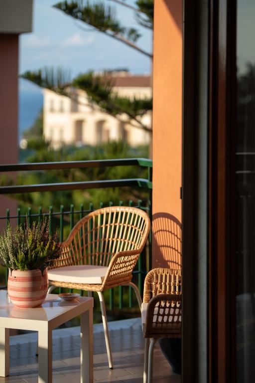 Balkon lub taras w obiekcie SorrentoVibes - Sorrento centre Home with amazing view terraces
