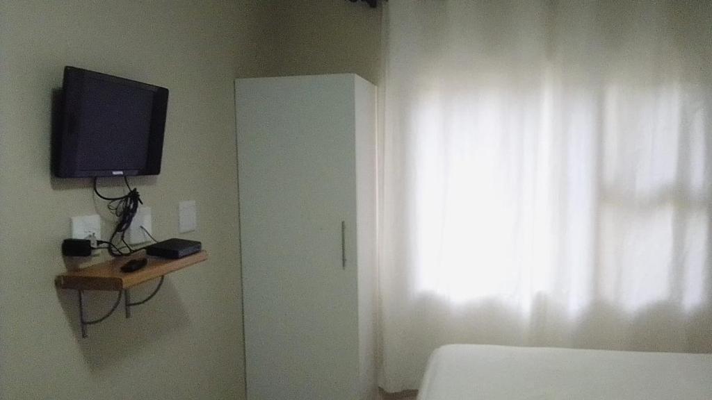 TV a/nebo společenská místnost v ubytování Emampingeni lodge