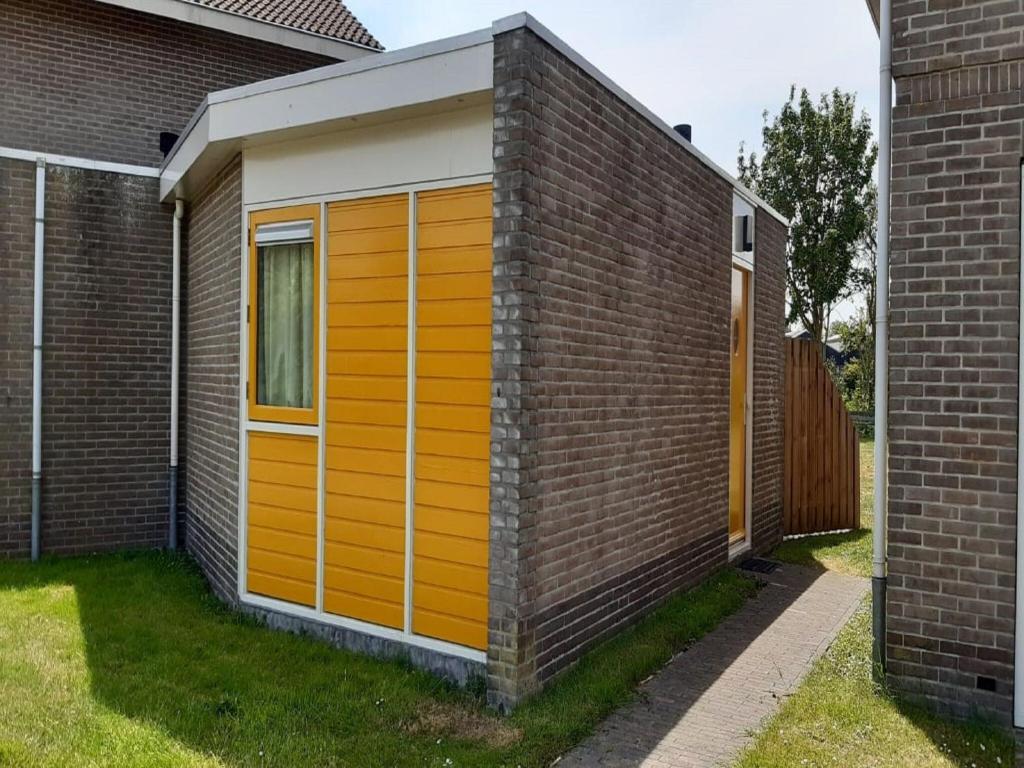 Gallery image of Cozy accommodation with a bathtub, located in Friesland in Franeker
