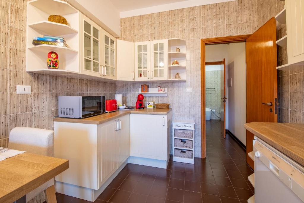 Kuchnia lub aneks kuchenny w obiekcie SorrentoVibes - Sorrento centre Home with amazing view terraces