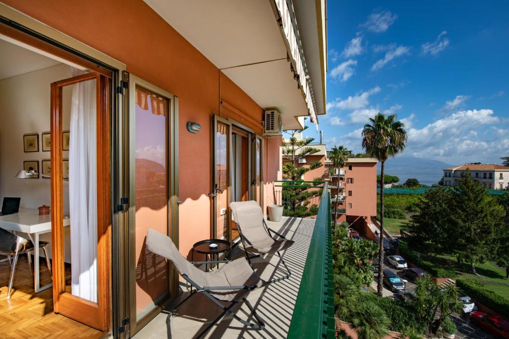 Balkon lub taras w obiekcie SorrentoVibes - Sorrento centre Home with amazing view terraces