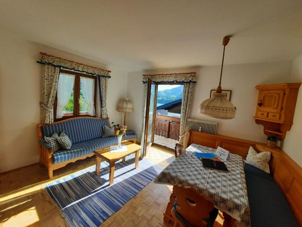 a living room with a couch and a table at Ferienwohnung Evi in Sankt Gilgen