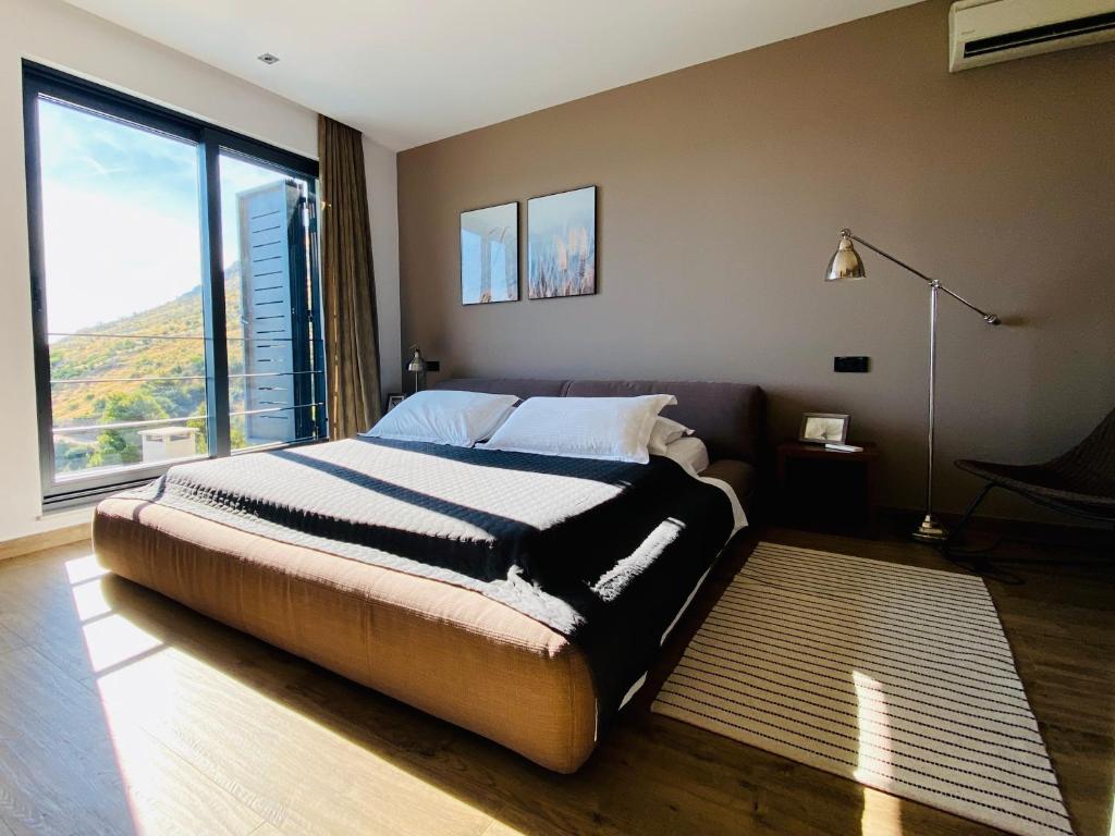 Posteľ alebo postele v izbe v ubytovaní Villa FORTE-Exclusive location with fantastic seaview & infinity pool - up to 8 Pax