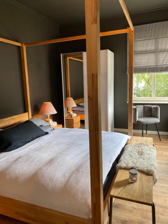 Postel nebo postele na pokoji v ubytování Ring Residenz in Adenau direkt am Nürburgring
