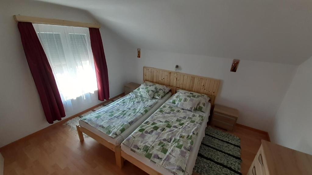 Posteľ alebo postele v izbe v ubytovaní Pátri Apartmanház