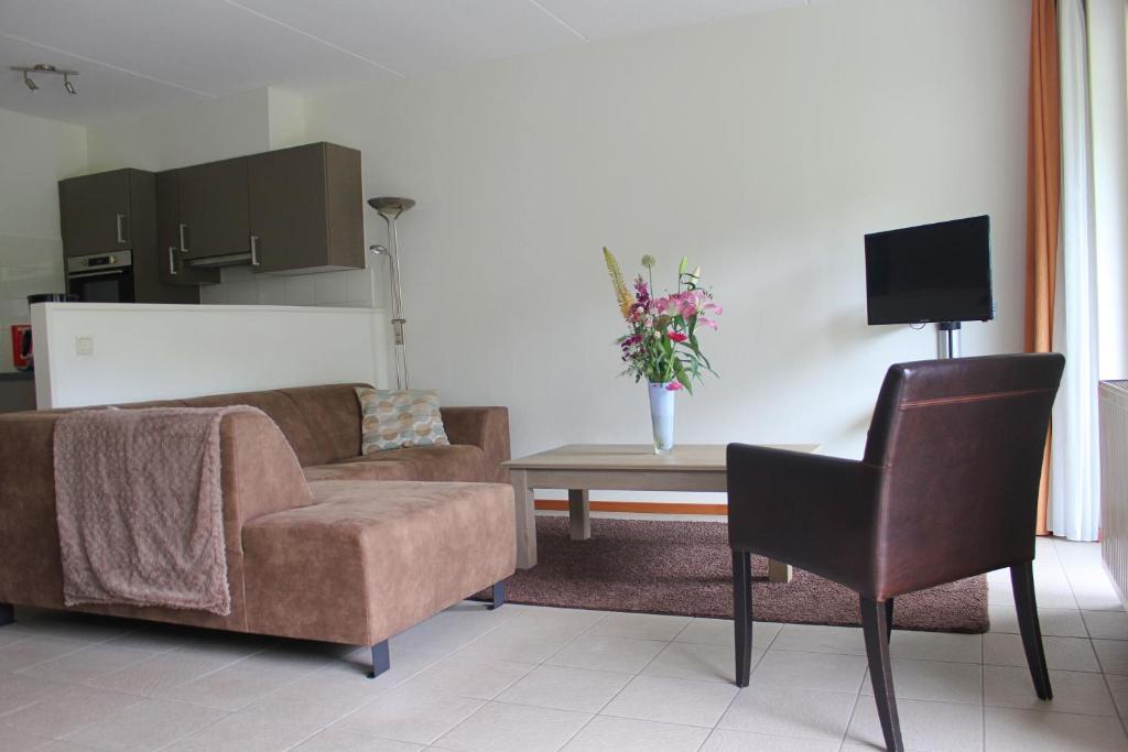 Horsetellerie Rheezerveen - Three-Bedroom House