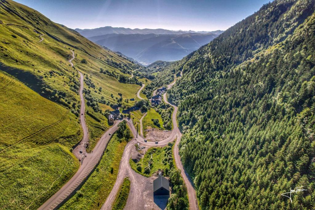 Peisaj natural din apropierea acestui hotel