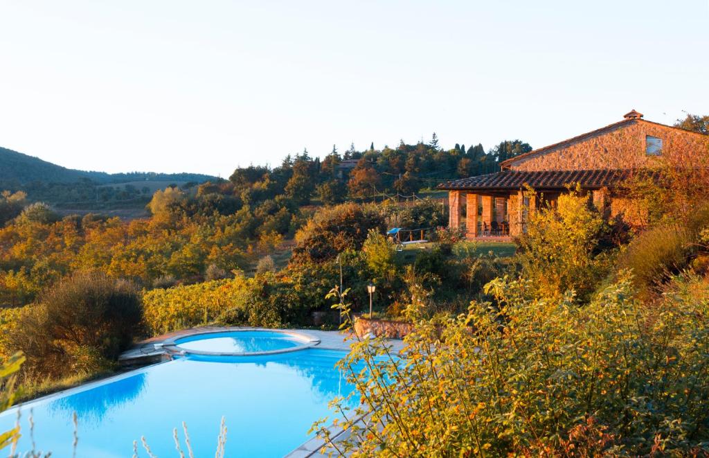 Bazén v ubytování Agriturismo Il Serraglio nebo v jeho okolí