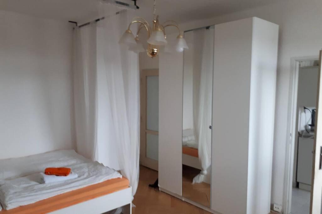 Postel nebo postele na pokoji v ubytování Room in Apartment Prague 3