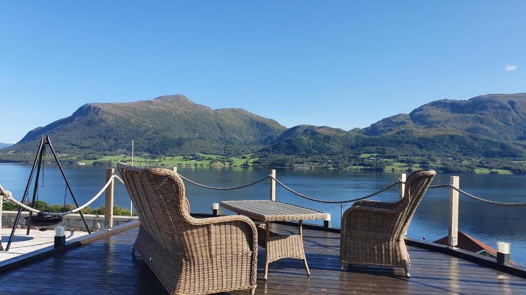 Fotografie z fotogalerie ubytování Kvernesfjorden Apartments v destinaci Averoy