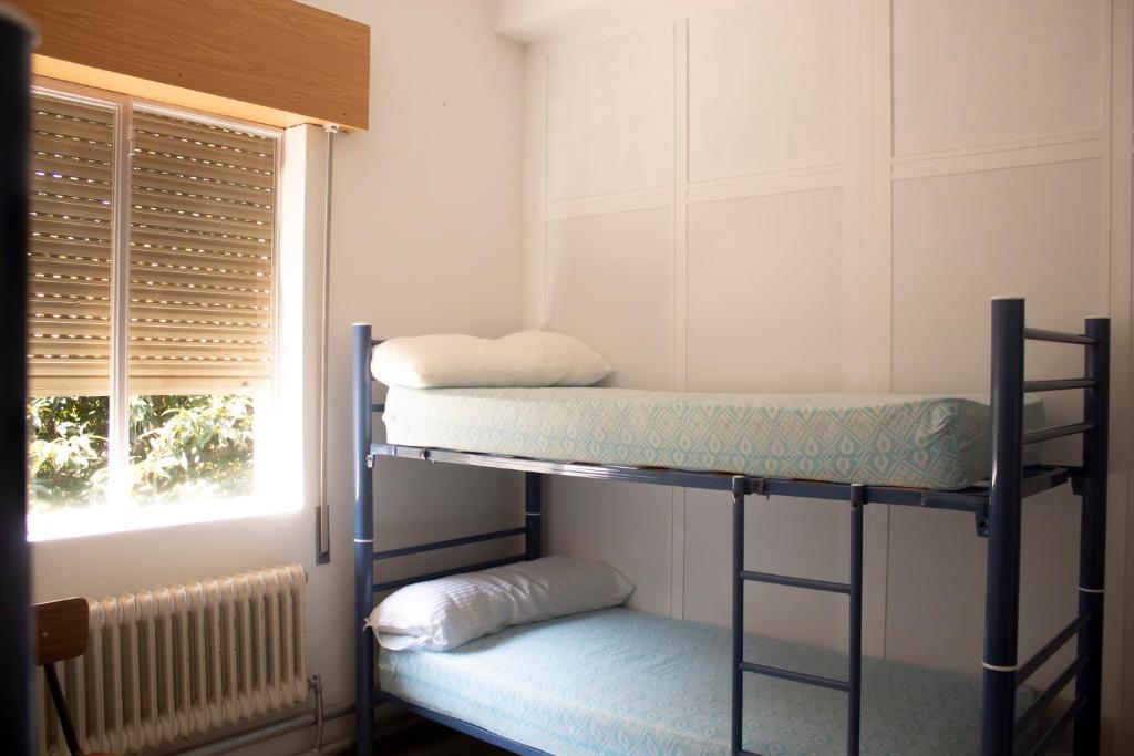 Postel nebo postele na pokoji v ubytování Albergue Santa Olaia