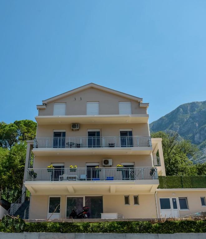 Uma vista geral da montanha ou uma vista da montanha a partir do apartamento