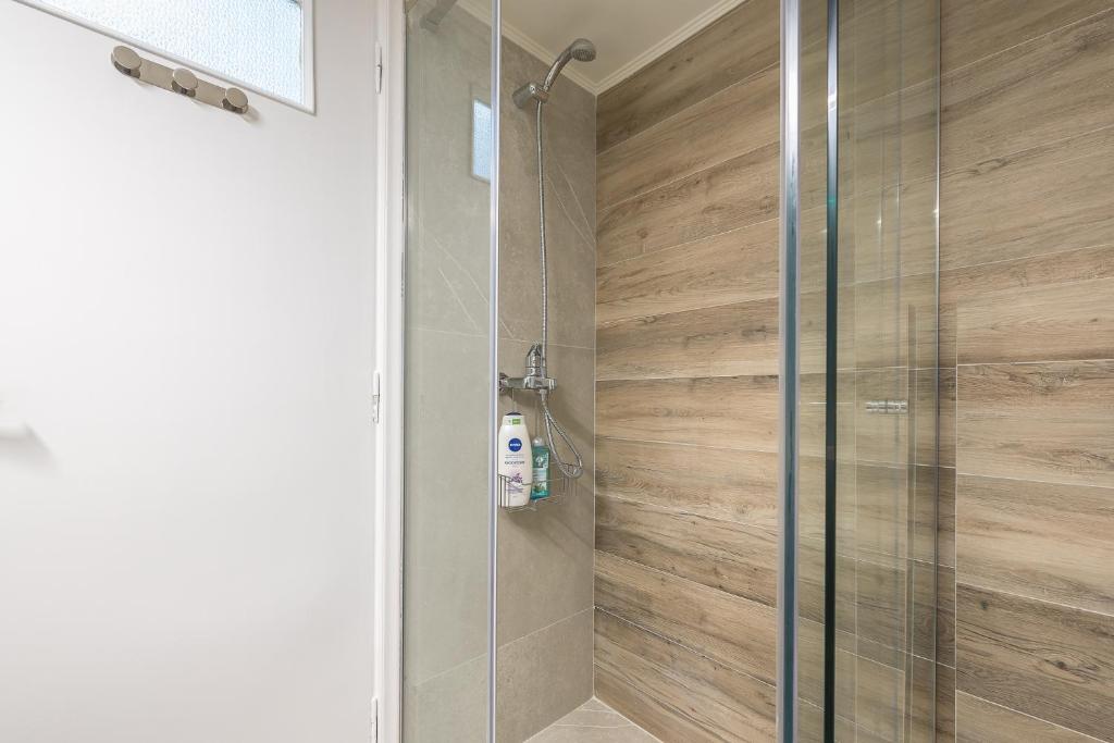 A bathroom at Athens Bright Suite by CloudKeys
