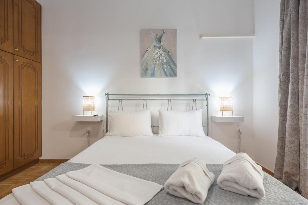 A bed or beds in a room at Athens Bright Suite by CloudKeys