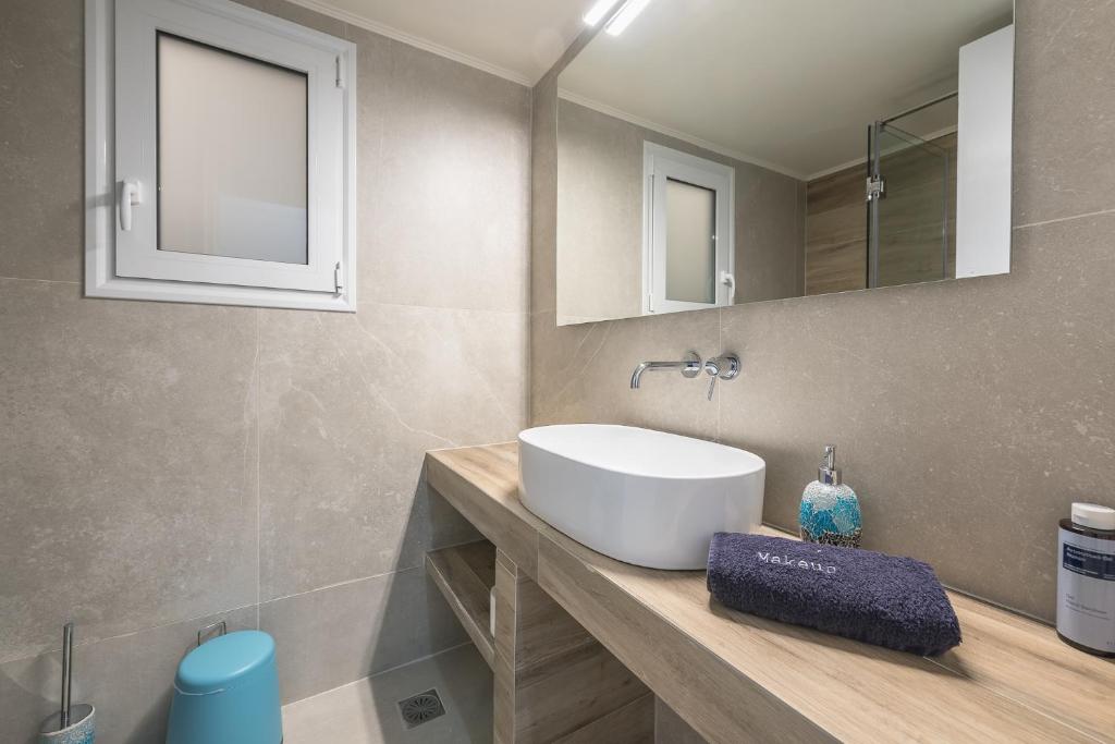 A bathroom at Athens Bright Suite by CloudKeys