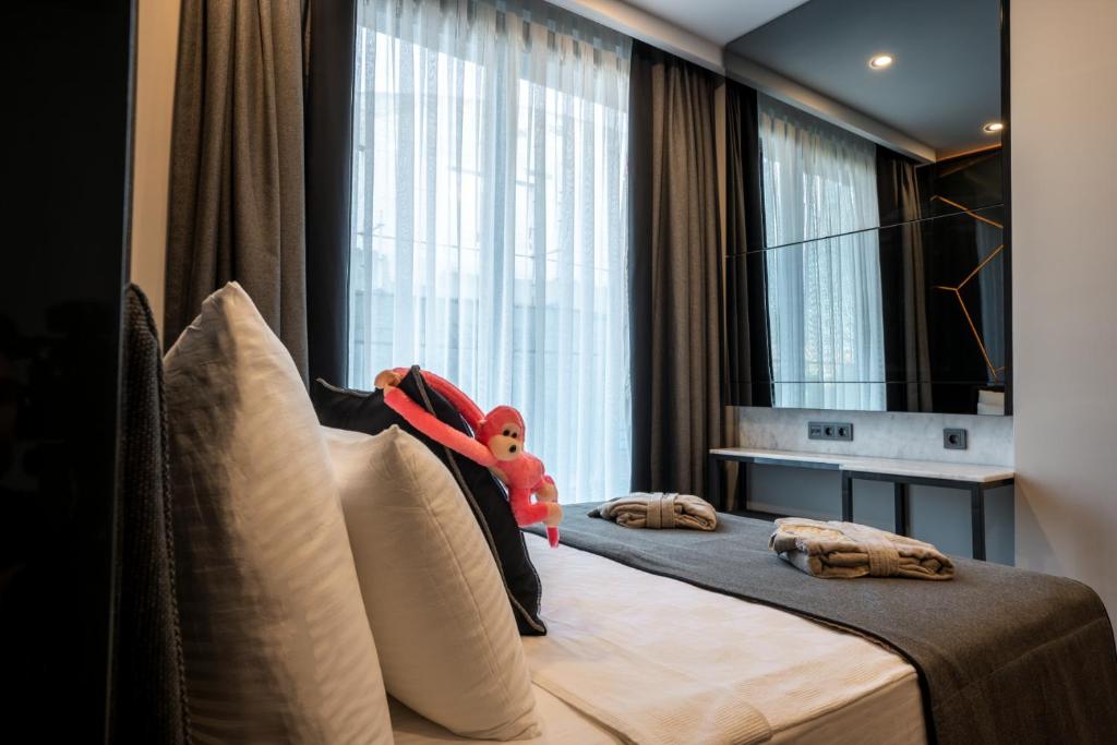 Lucky Monkey Hotel - Deluxe Double Room With Side Sea View