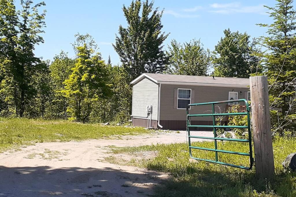 Trail End Cottage in 8 acre land, Cloyne, Canada