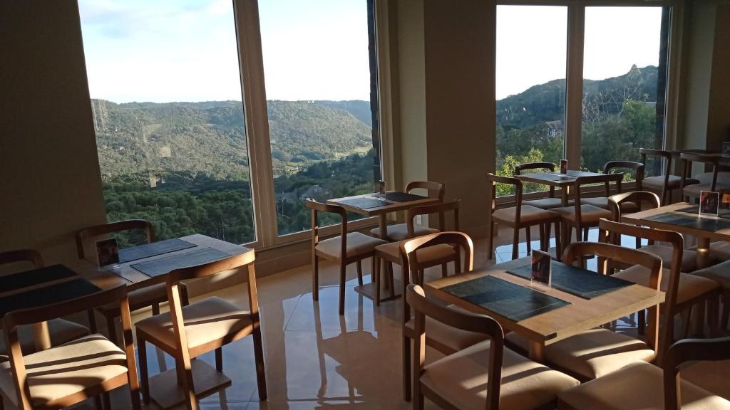 Nespecifikovaný výhled na hory nebo výhled na hory při pohledu z aparthotelu
