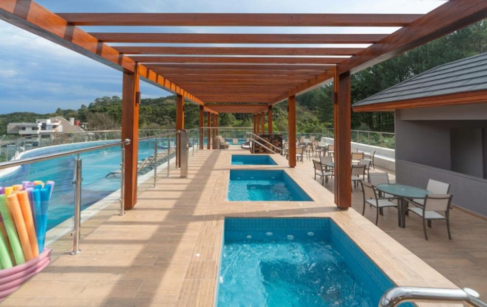 Bazén v ubytování Golden Laghetto Resort Gramado nebo v jeho okolí